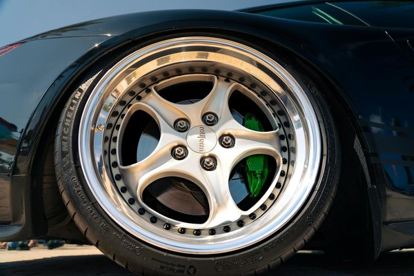 Ultimate guide to brake force distribution: expert strategies for fine-tuning your car's electronic system with new brake pads